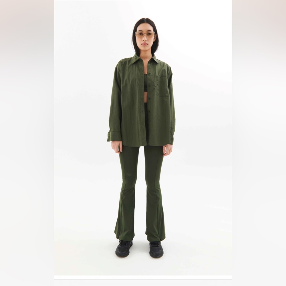 P.E. nation INTERVAL SHIRT IN RIFLE GREEN